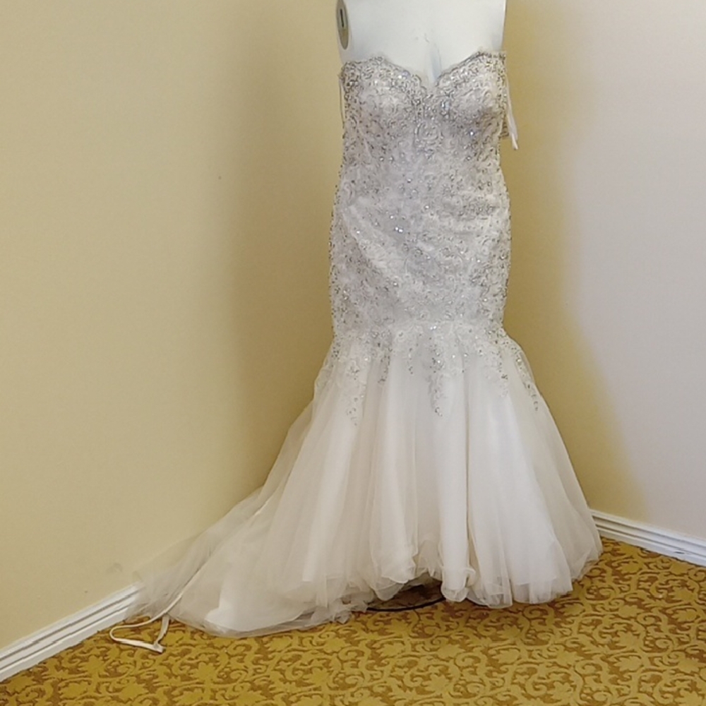 Allure Brudal Size 22 Wedding Dress